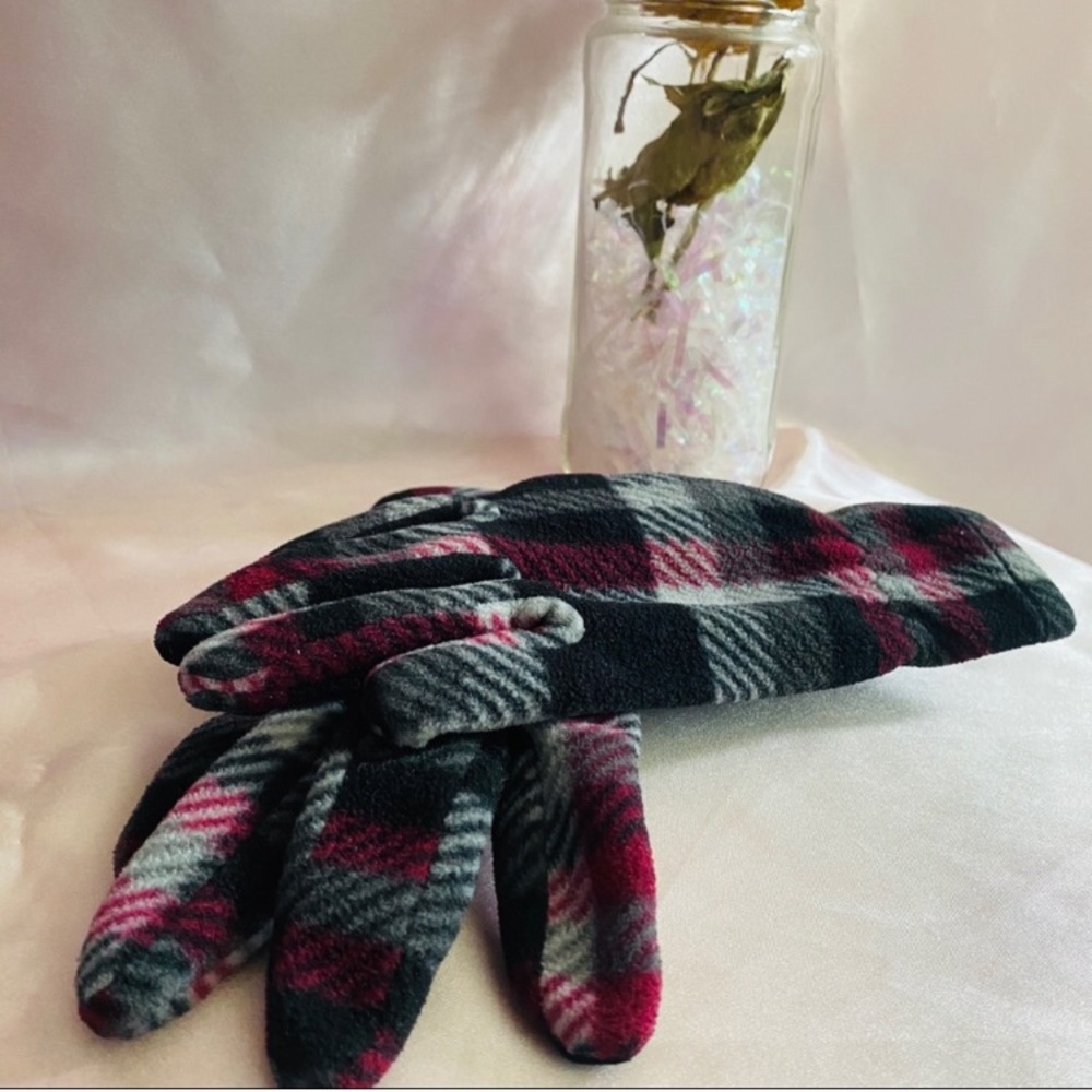Plaid gloves
